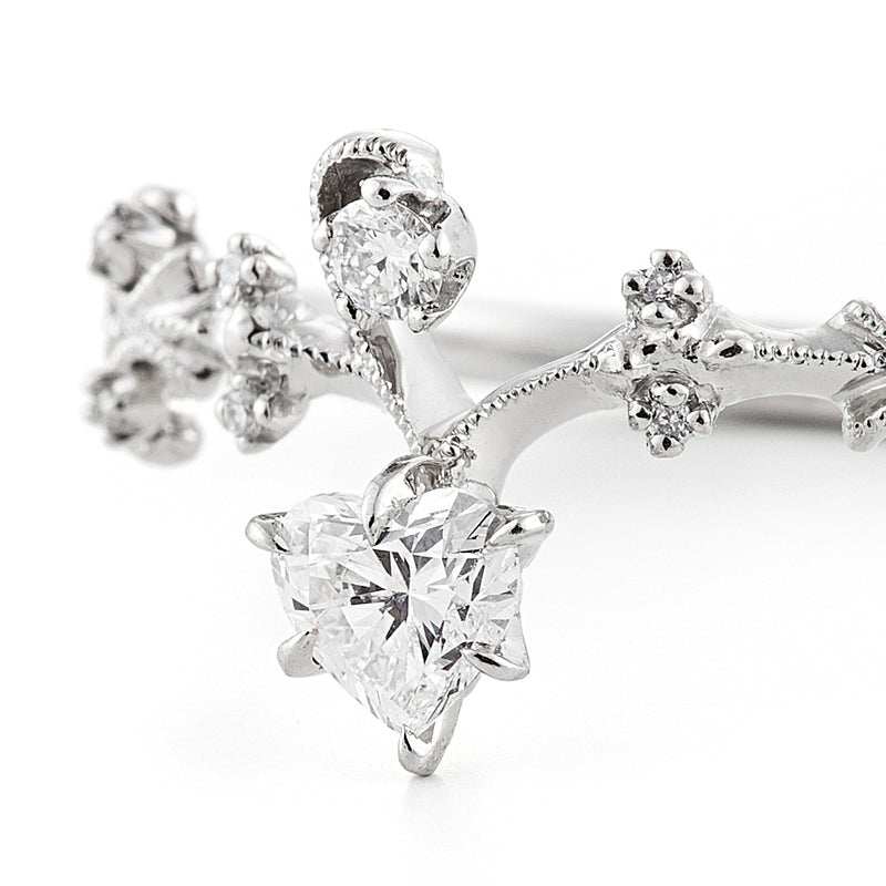 “Amour”<br>Graded Diamond Ring<br>ダイヤモンドリング<br>（616AHE3）