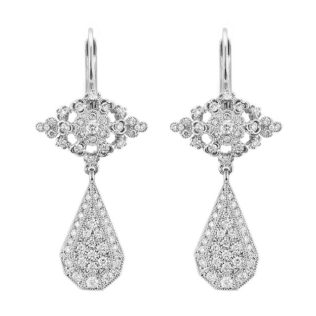 プラチナ　ダイヤモンド　ピアス　HbHeriアベリ　フラワー アベリ“純白の花