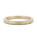 “threads”<br> Ring, Medium<br>リング M<br>（713A）