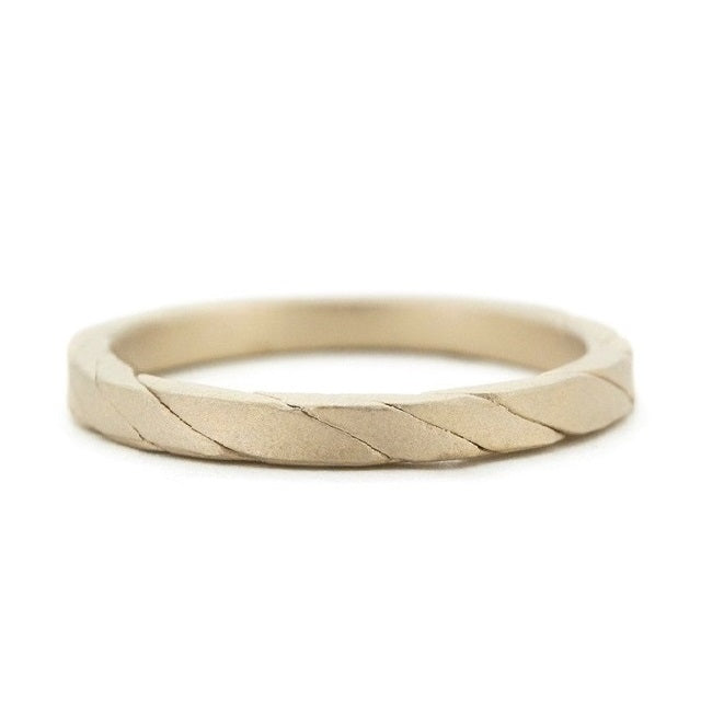 “threads”<br> Ring, Medium<br>リング M<br>（713A）