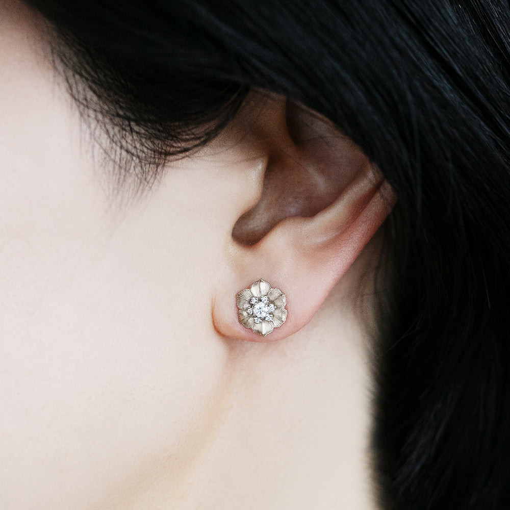 1488A ダイヤモンドピアス “Gardenia” Diamond pierced-earrings