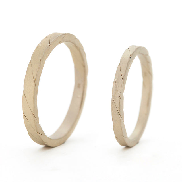 “threads”<br> Ring, Medium<br>リング M<br>（713A）