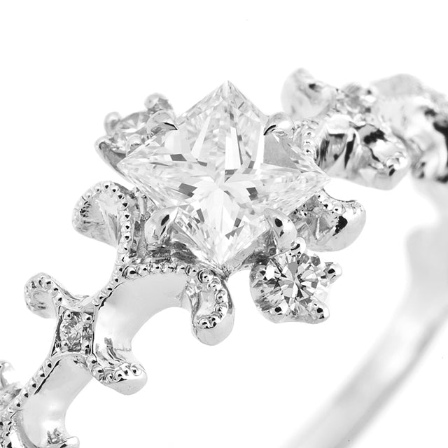 “Amulet”<br>Graded Diamond Ring<br>ダイヤモンドリング<br>（643APR3）