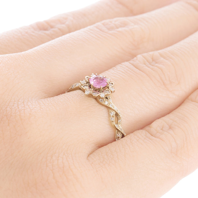“Wreath”<br>Pink Sapphire Ring<br>ピンクサファイアリング<br>（1109P）