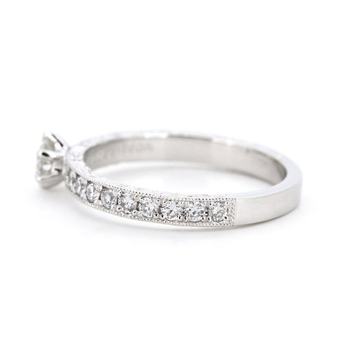 “adamant”<br>Graded Diamond Ring<br>ダイヤモンドリング<br>（856ARO2）
