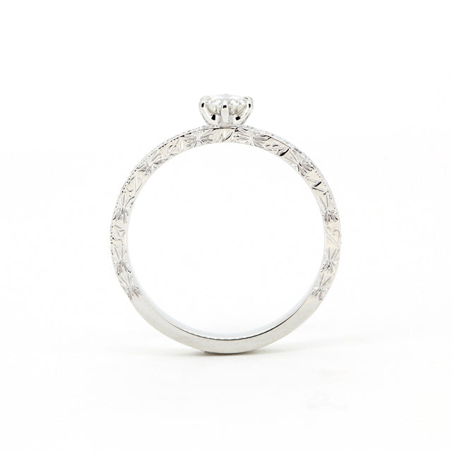 “adamant”<br>Graded Diamond Ring<br>ダイヤモンドリング<br>（856ARO2）