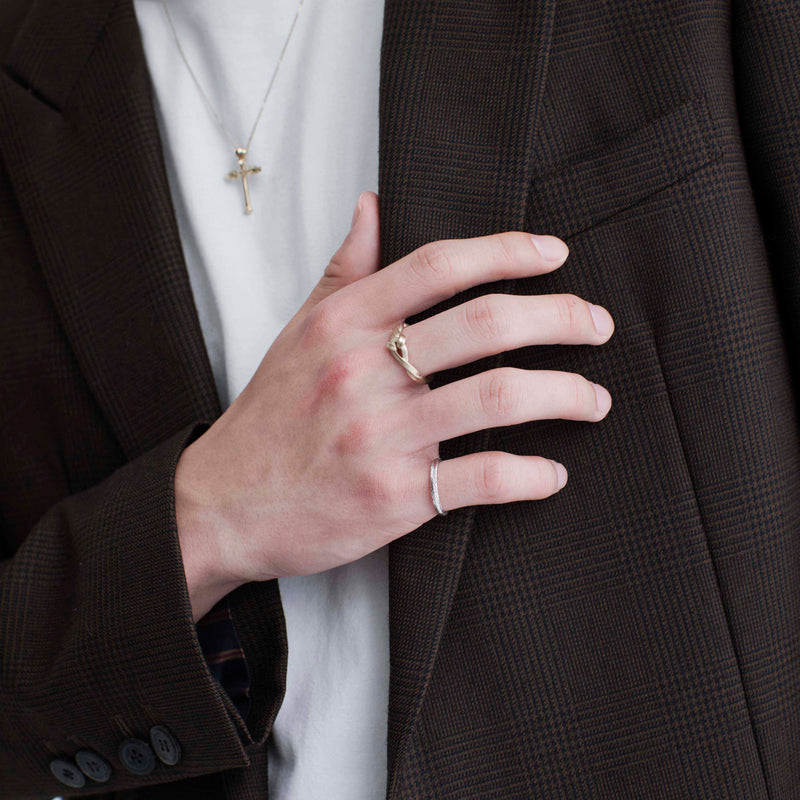 “Knot”<br>Ring, Medium<br>リング M<br>（1464A）