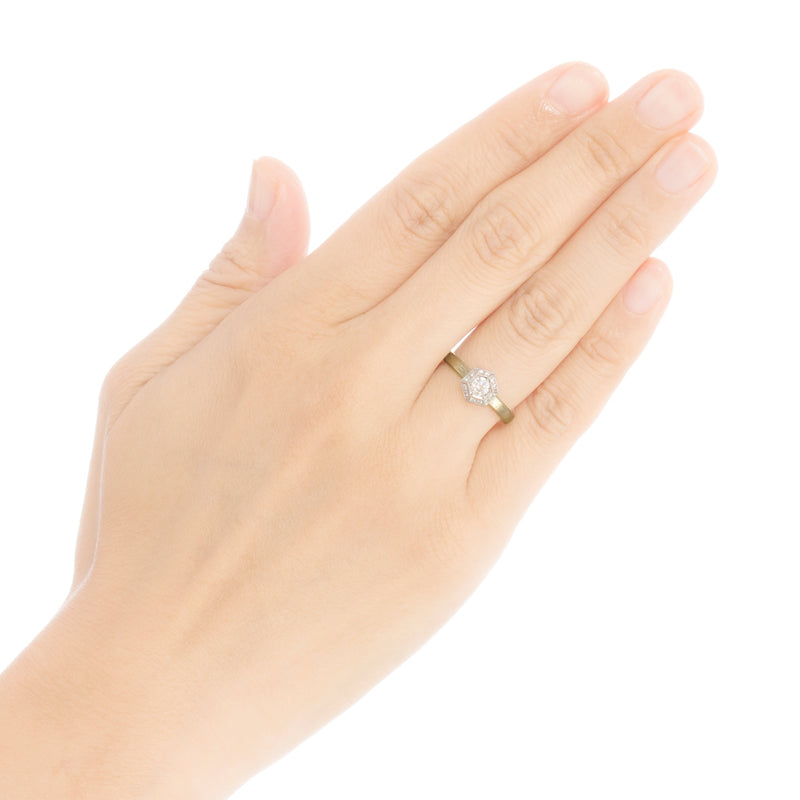 “six”<br>Grading Diamond Ring<br>グレード付きダイヤモンドリング<br>（861ARO2）